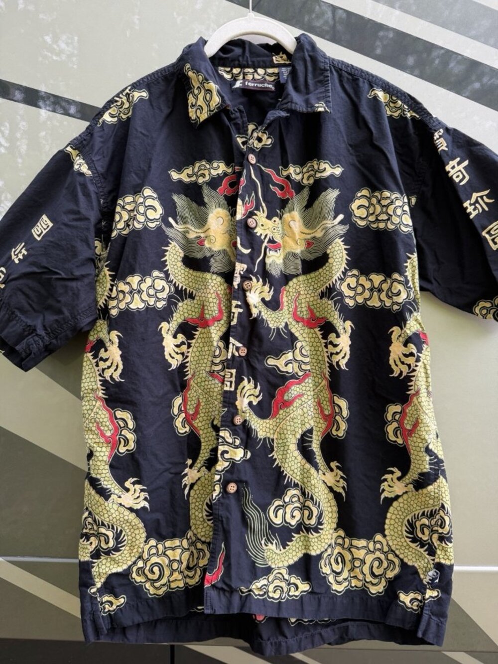 Vintage 90s Ferruche black Asian dragon SS grunge goth camp shirt M oversized